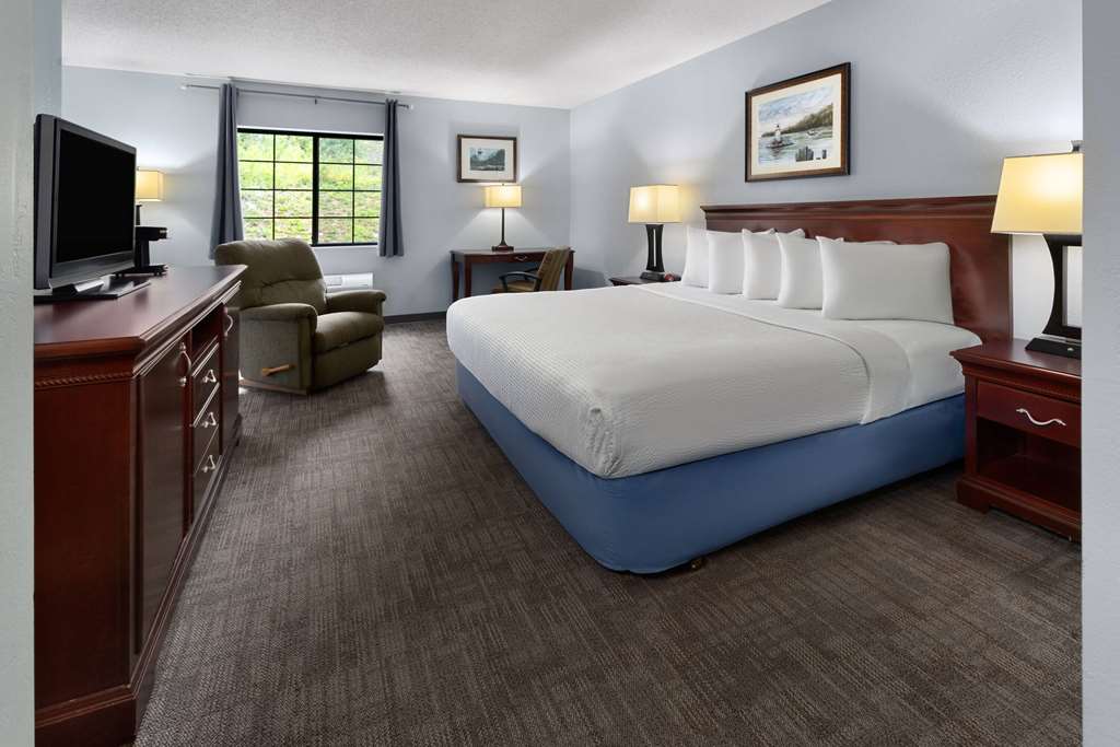 Days Inn by Wyndham Iron Mountain - photo 14