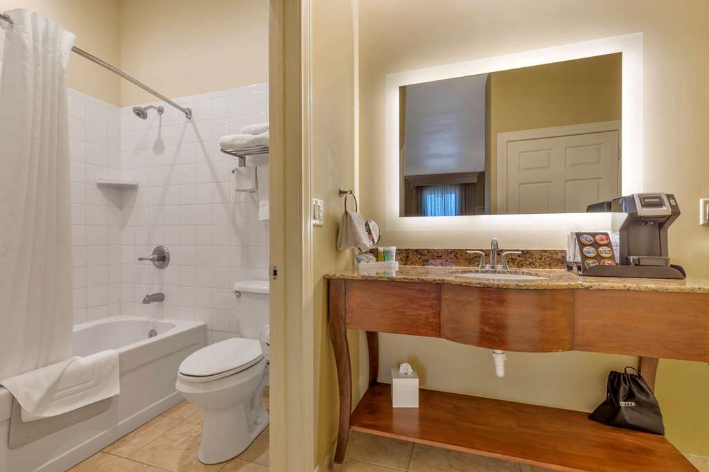 Best Western Plus Swiss Chalet Hotel & Suites - photo 16