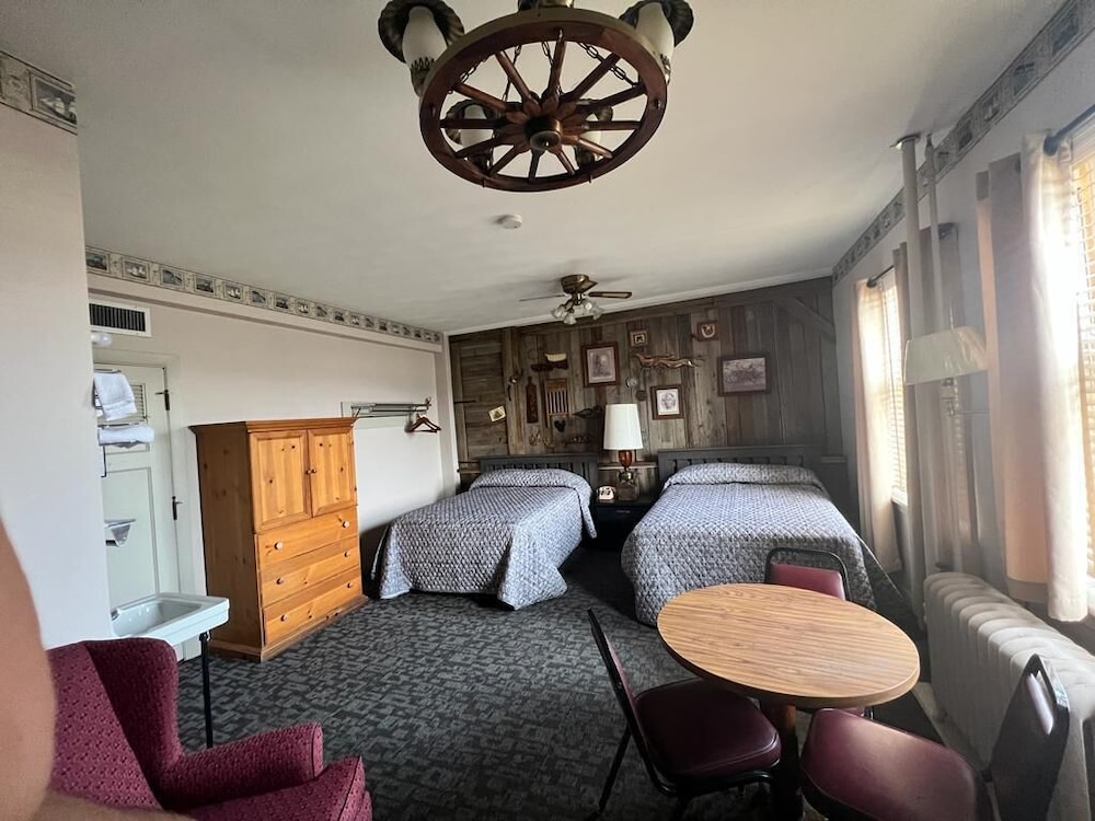 Canfield Hotel - photo 2