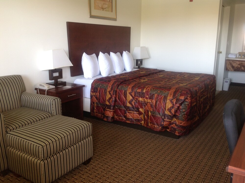 America Inn & Suites - photo 11
