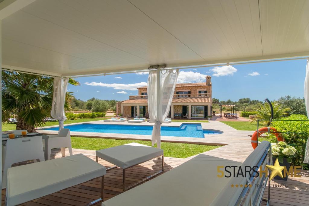 Sant Jordi 239421 in Sant Jordi, Spain