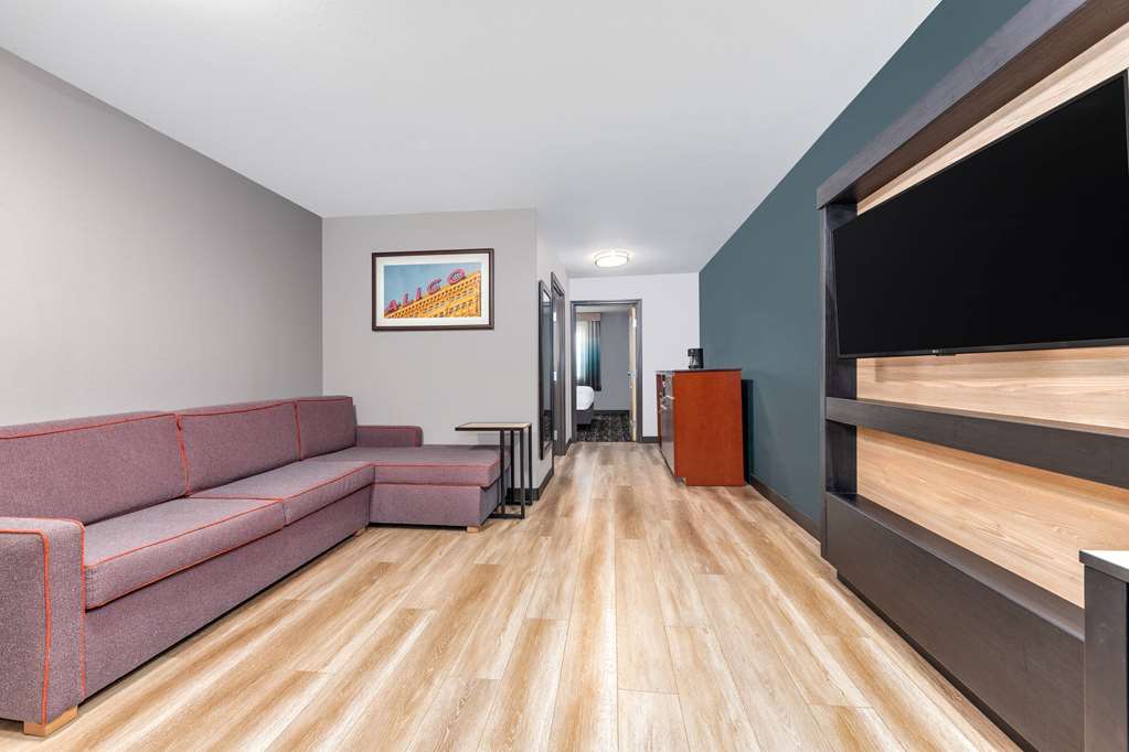 La Quinta Inn & Suites by Wyndham Woodway Waco South - photo 33