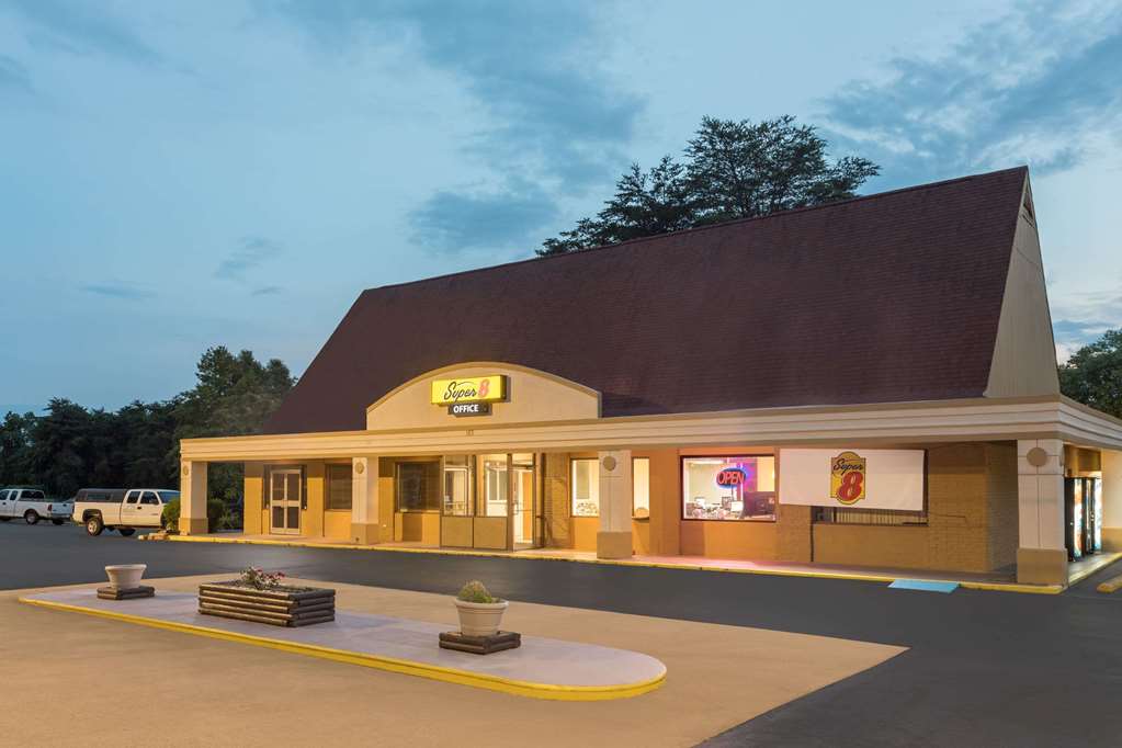 Super 8 by Wyndham Asheville Airport - featured photo