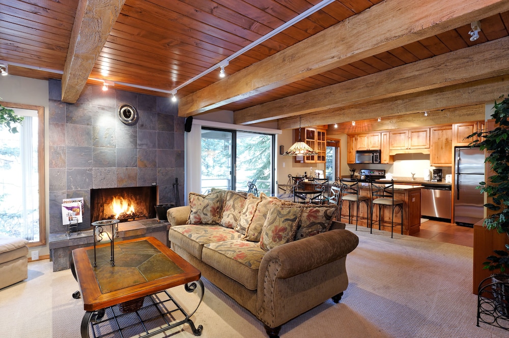 Chateau Roaring Fork — 4-Star Luxury Hotel in Aspen, United States