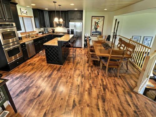 BH5555 Slalom Lodge — 4-Star Luxury Hotel in Bridgeport, United States