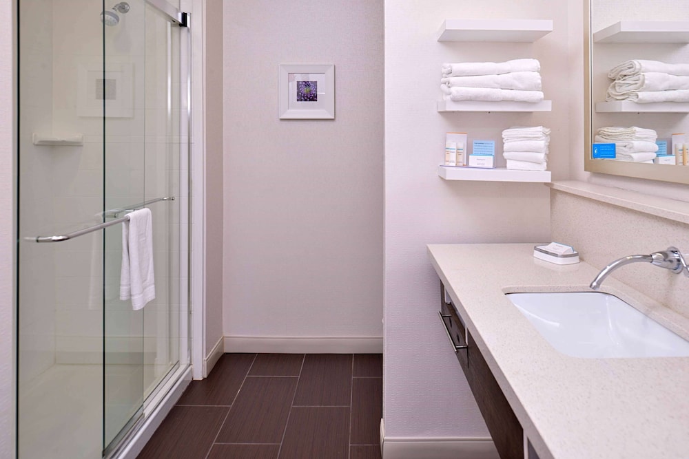 Hampton Inn & Suites Dallas Market Center - photo 35