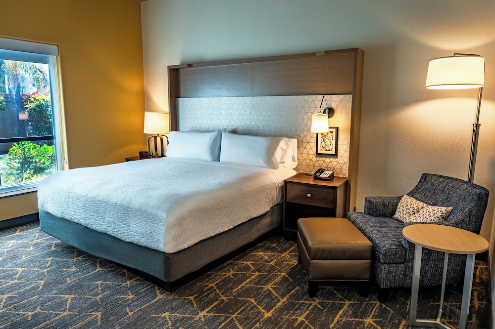 Holiday Inn & Suites Oakland Airport by IHG - photo 17