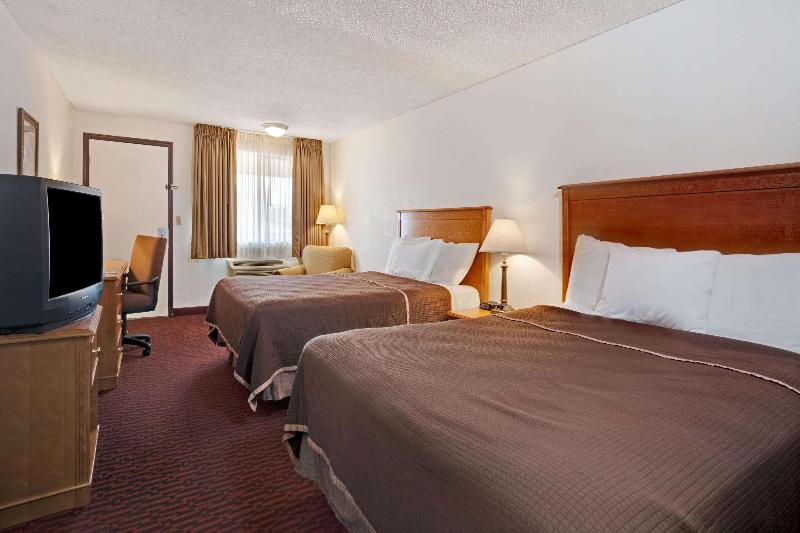Howard Johnson by Wyndham Tallahassee - photo 8