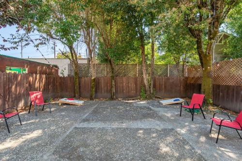 Happy Days Downtown Guerneville BBQ Game Room Fast WiFi Dog Friendly - photo 9