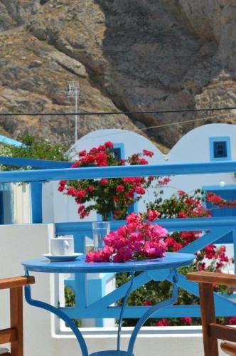 Flora Studios Perissa Santorini — Unknown City — photo 2