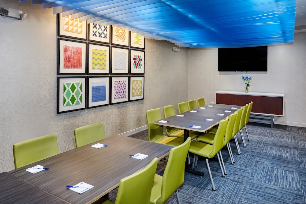 Holiday Inn Express & Suites Chicago North Shore Niles by IHG - photo 35