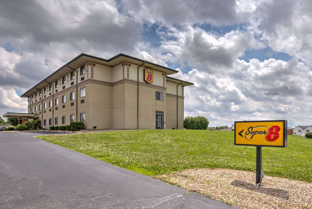Super 8 by Wyndham Waterloo — hotel in Waterloo