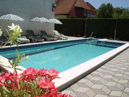 Holiday home in Balatonszarszo 45813 — 4-Star Luxury Hotel in Balatonszarszo, Hungary