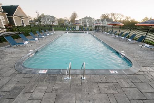 The East Island Reserve Hotel - photo 26