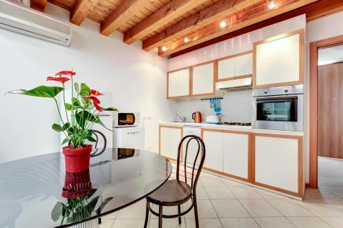 Little Canal 19 — 4-Star Luxury Hotel in Venice, Italy