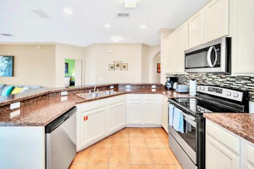 Near Disney 2BR King Queen with Hot Tub & Games room - photo 11