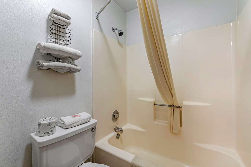 Econo Lodge La Junta - photo 17