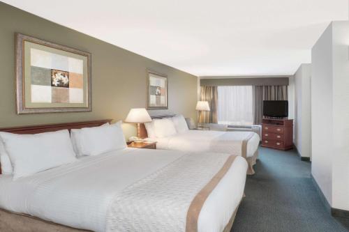 Hawthorn Suites by Wyndham Sacramento - photo 12