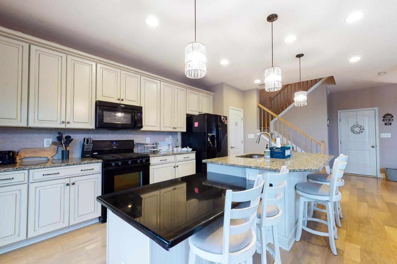 Bishops Landing 16985 Bellevue — Millville — photo 3