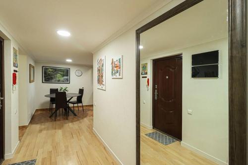 Cosy Central 2 BR Apartment By Wehost