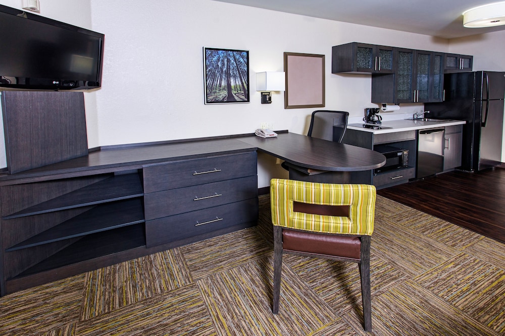 Candlewood Suites Appleton an IHG Hotel - photo 3