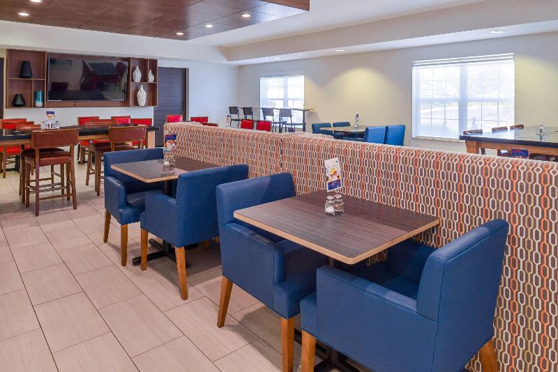 Holiday Inn Express Hotel & Suites Southfield Detroit - photo 41