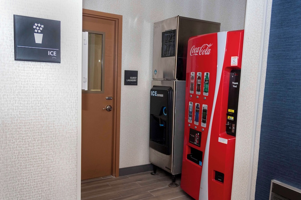 Hampton Inn & Suites Riverton - photo 62