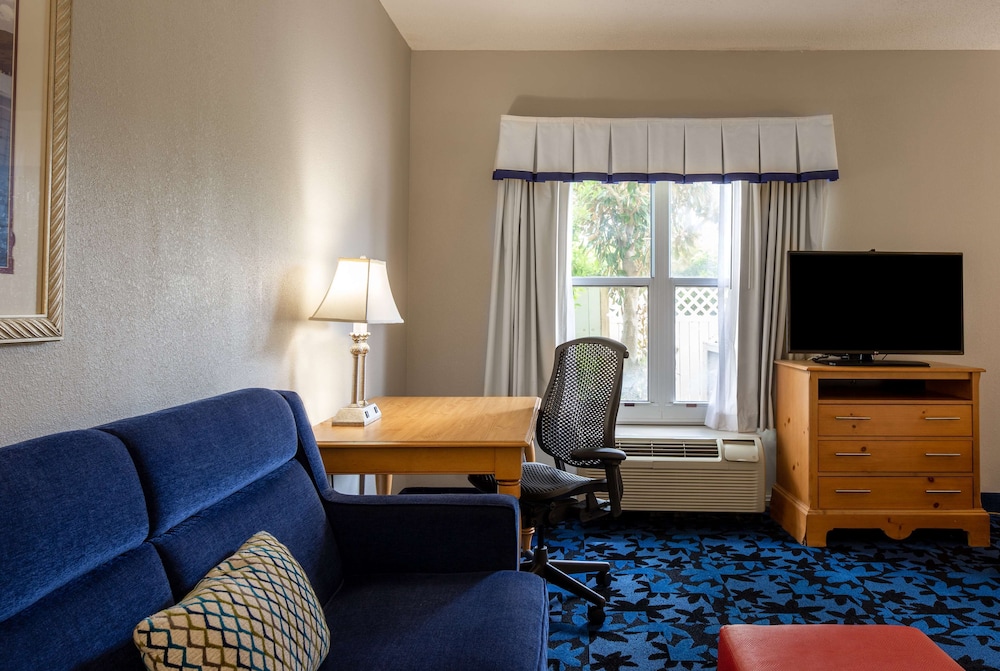 Hampton Inn & Suites Jacksonville Deerwood Park - photo 22