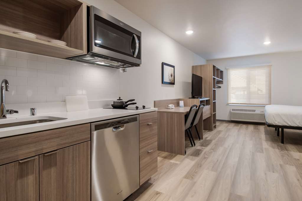 WoodSpring Suites Portland Vancouver - photo 13