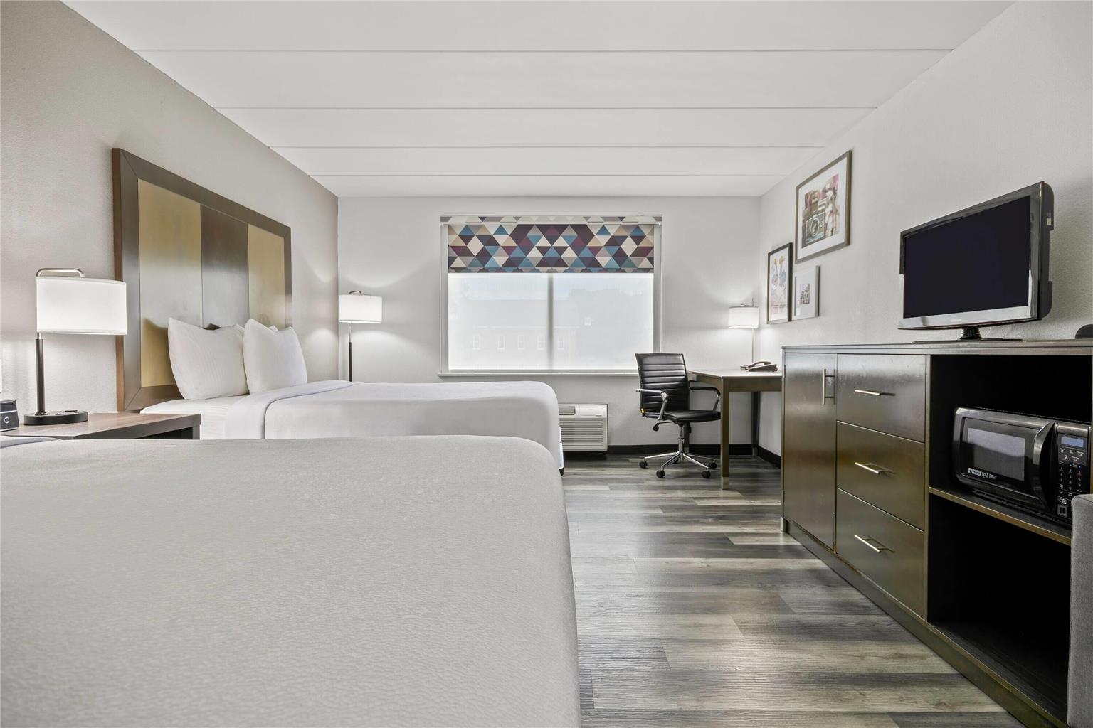 La Quinta Inn & Suites by Wyndham Sturbridge - photo 33