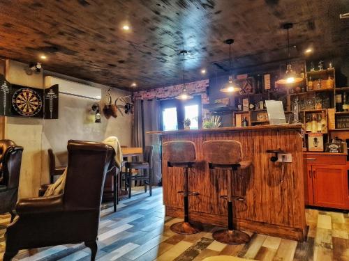 The Pub Unique & Authentic Experience Free Parking 5 minutes from Airbus and The Mall Cribbs — 4-Star Luxury Hotel in Bristol, United Kingdom