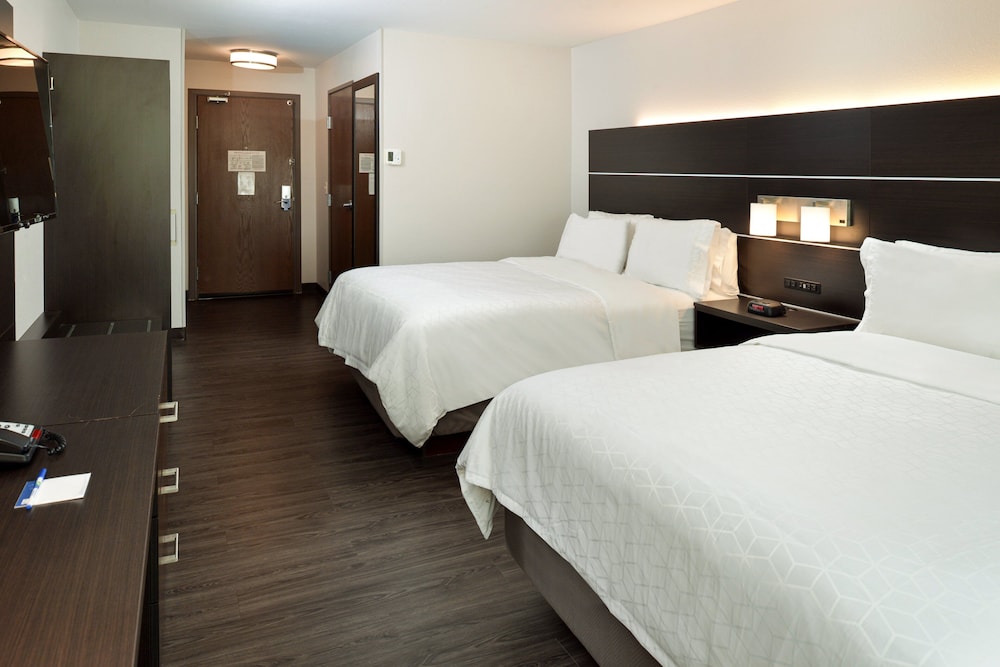 Holiday Inn Express & Suites Pueblo North by IHG - photo 22