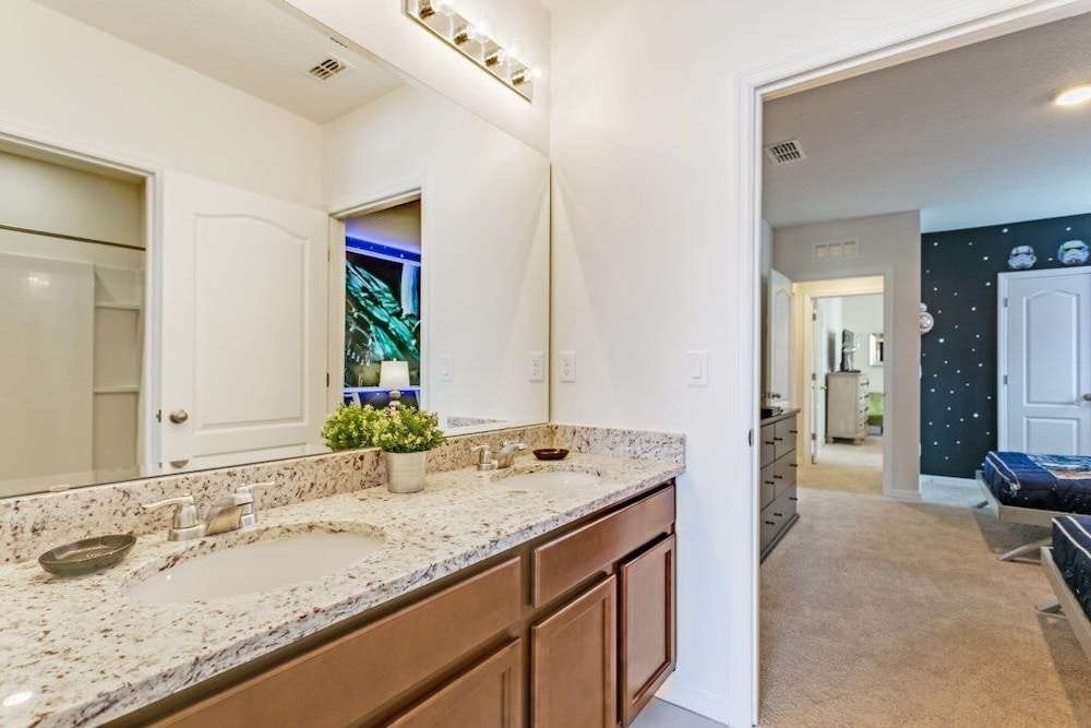 Amazing 7 Bedroom Solterra New Resort Home 7 Villa by Redawning - photo 38
