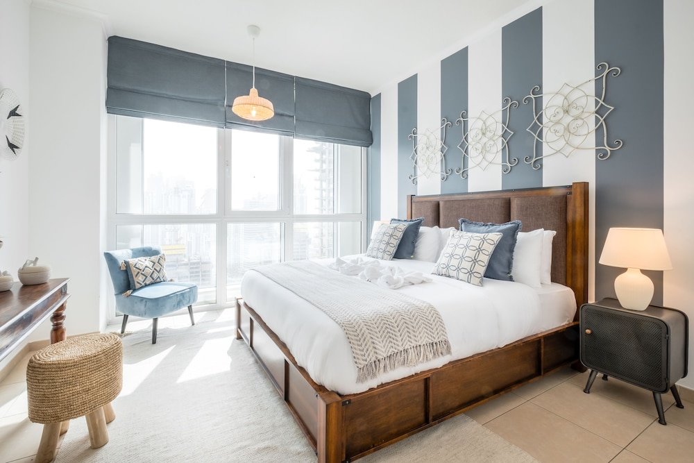 Maison Privee Exclusive Apt w Burj Khalifa Next Door — 5-Star Luxury Hotel in Dubai, United Arab Emirates