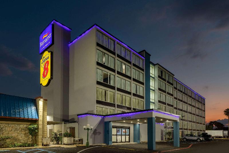 Baymont by Wyndham Laredo - photo 3