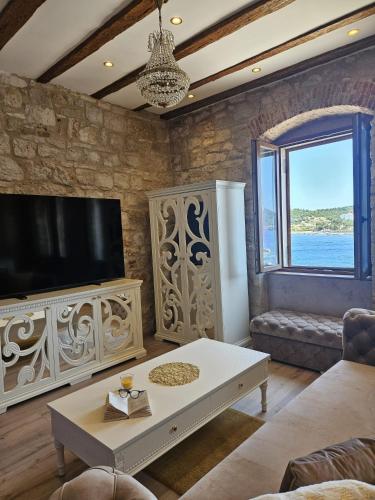 Luxury Seafront Suite Fabri — Vis — photo 3