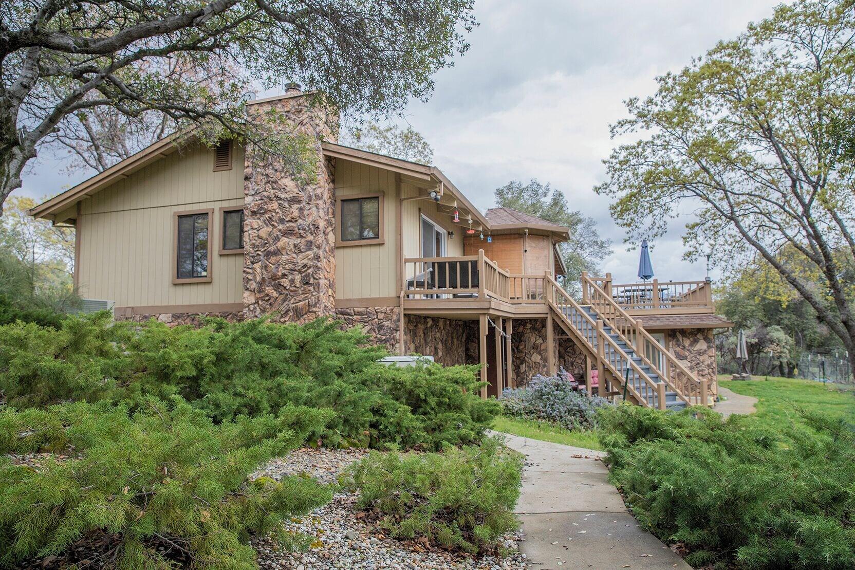 Sonora Splendor Stately 3 Bdr On Secluded Lot — Sonora