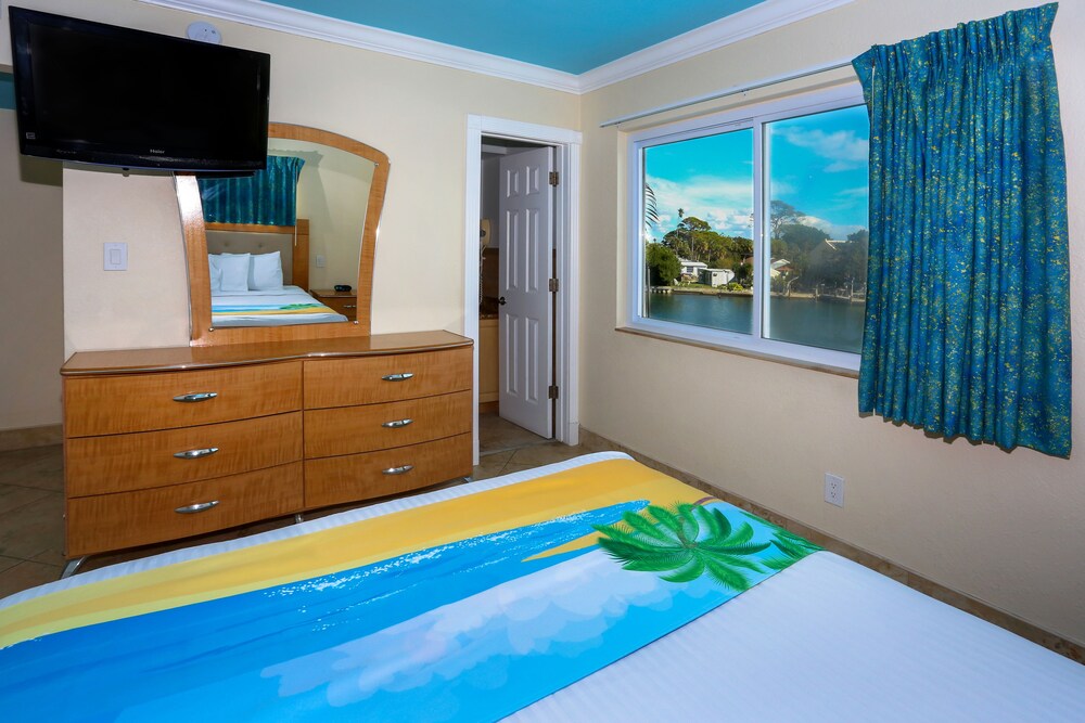 Bay Palms Waterfront Resort Hotel and Marina - photo 23