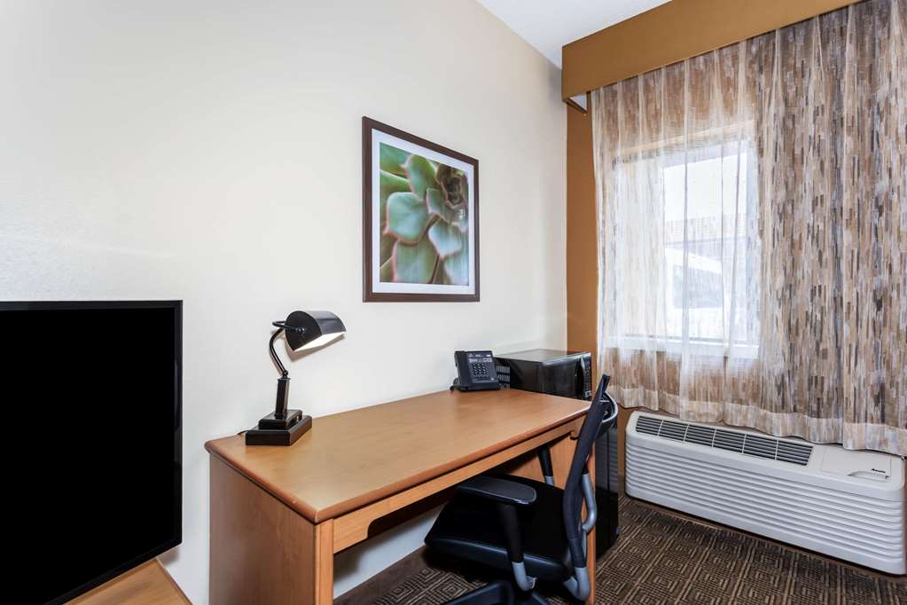 Baymont by Wyndham Orlando South - photo 10