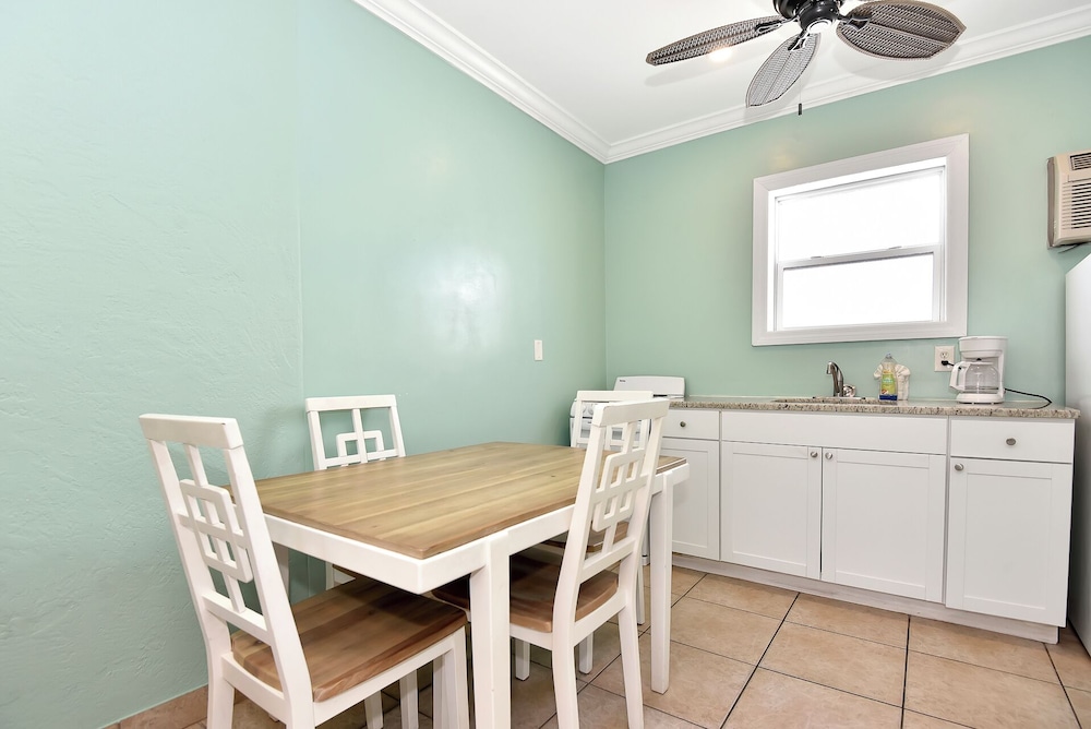 Shoreline Suites & Cabana Cottages - photo 66