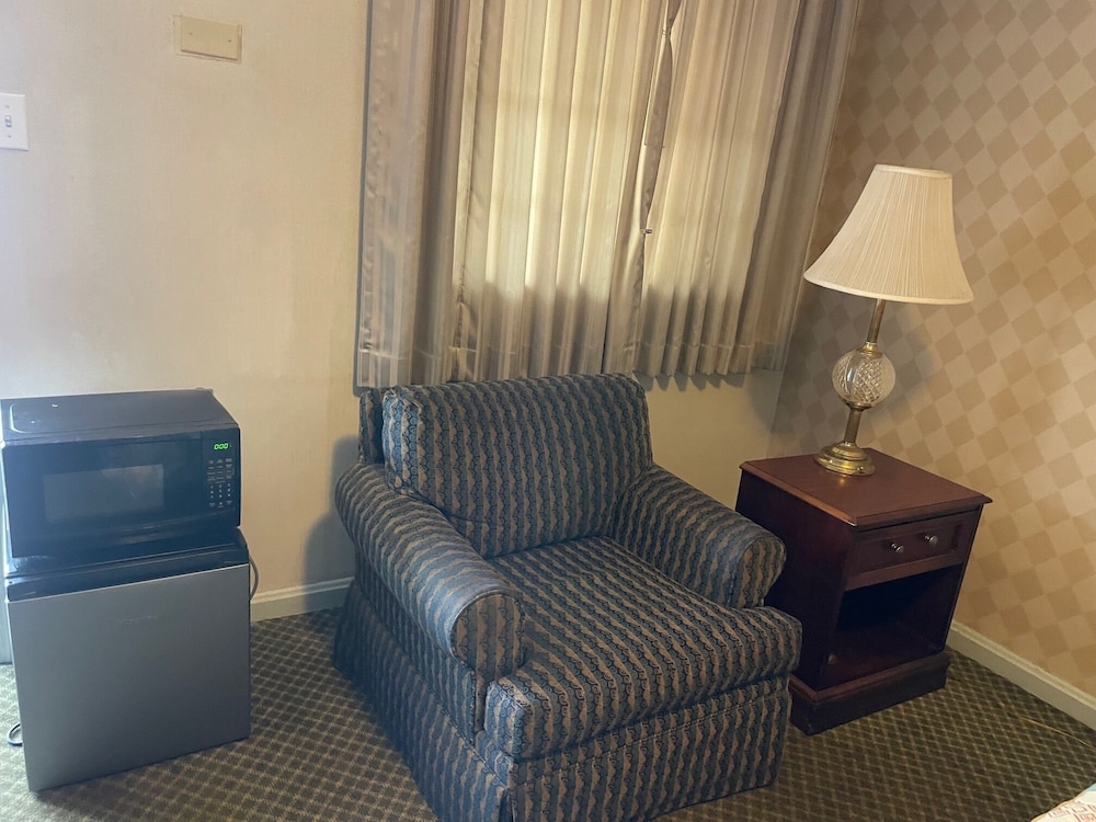 Budget Host Travelers Motel - photo 9