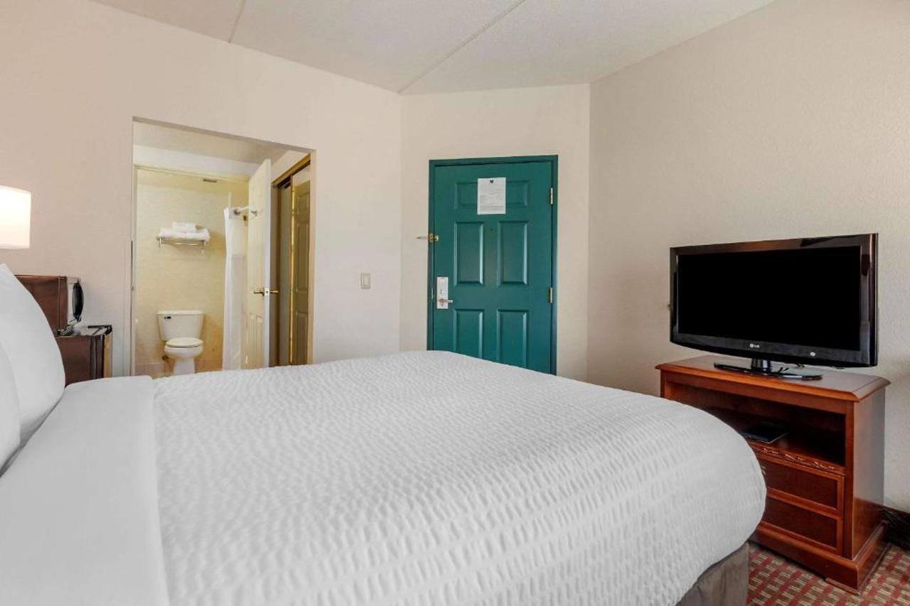 Clarion Suites Central - photo 3