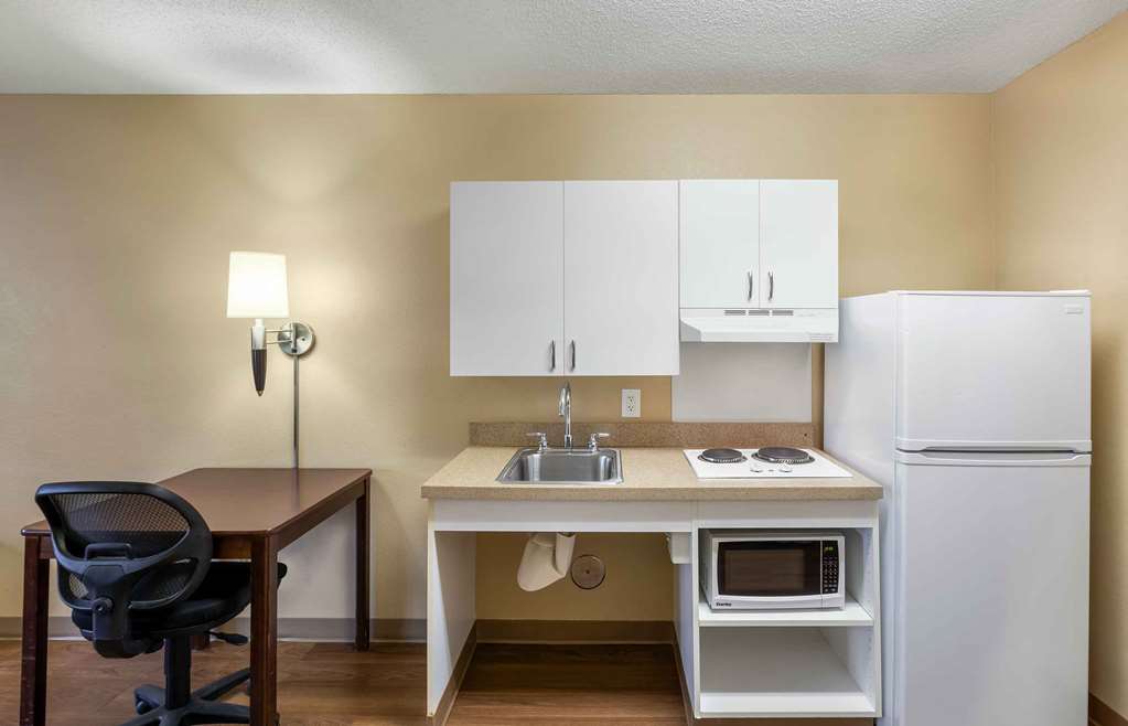 Extended Stay America Select Suites Milwaukee Waukesha - photo 36