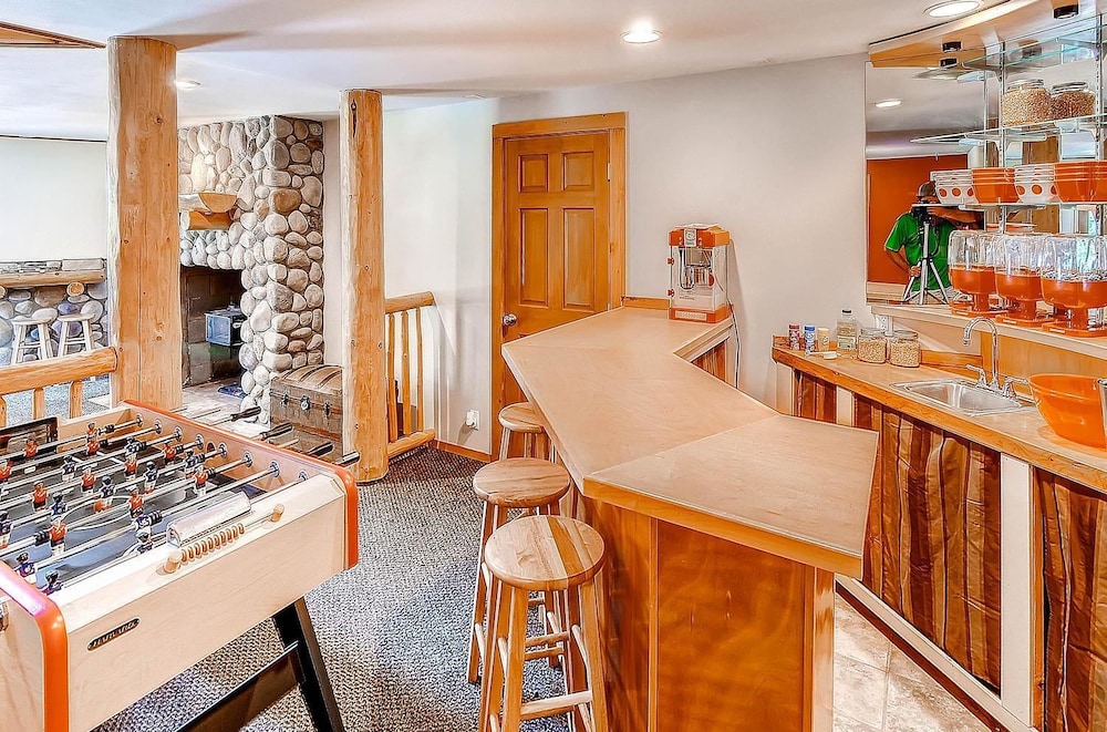 Deer Meadow Lodge — 4-Star Luxury Hotel in Cle Elum, United States