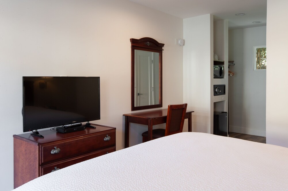 Studio City Court Yard Hotel - photo 16