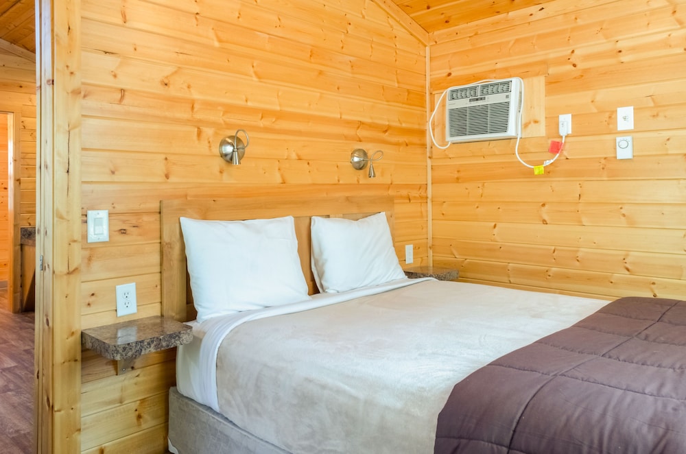 Yosemite Lakes RV Resort - photo 13