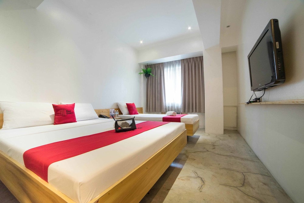 RedDoorz Plus @ Boni Avenue Mandaluyong in Mandaluyong City, Philippines