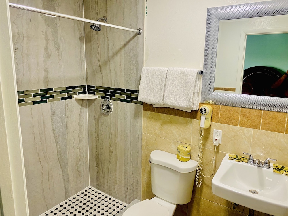 A Fisher's Inn Motel - photo 28
