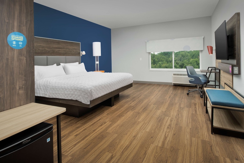Tru by Hilton Charlotte Airport Lake Pointe - photo 13
