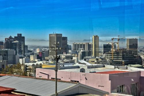 Bo Kaap Retreat Mountain Views Walk to Cape Town CBD Warterfront
